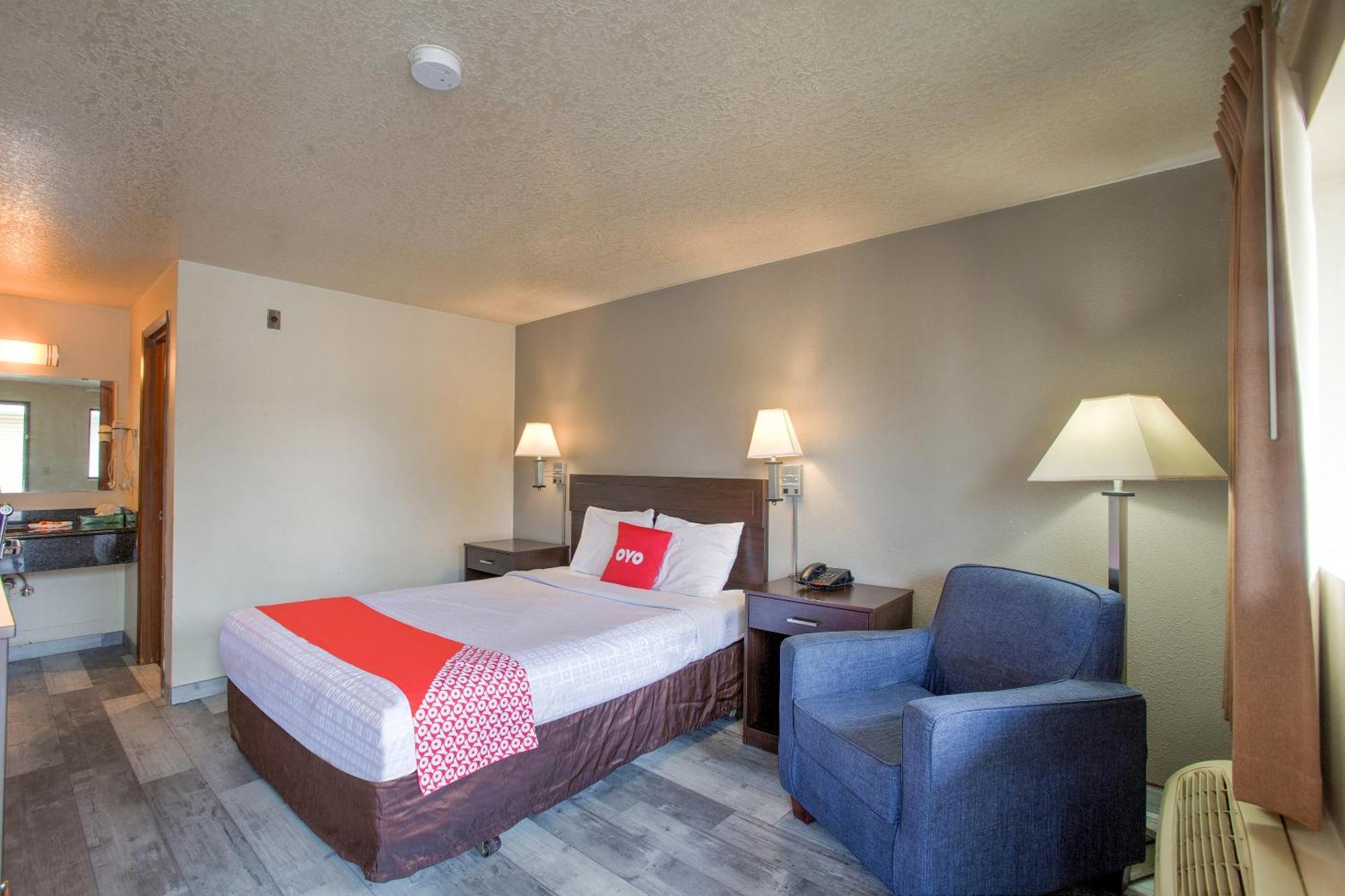 Oyo Woodland Hotel And Suites Exterior foto