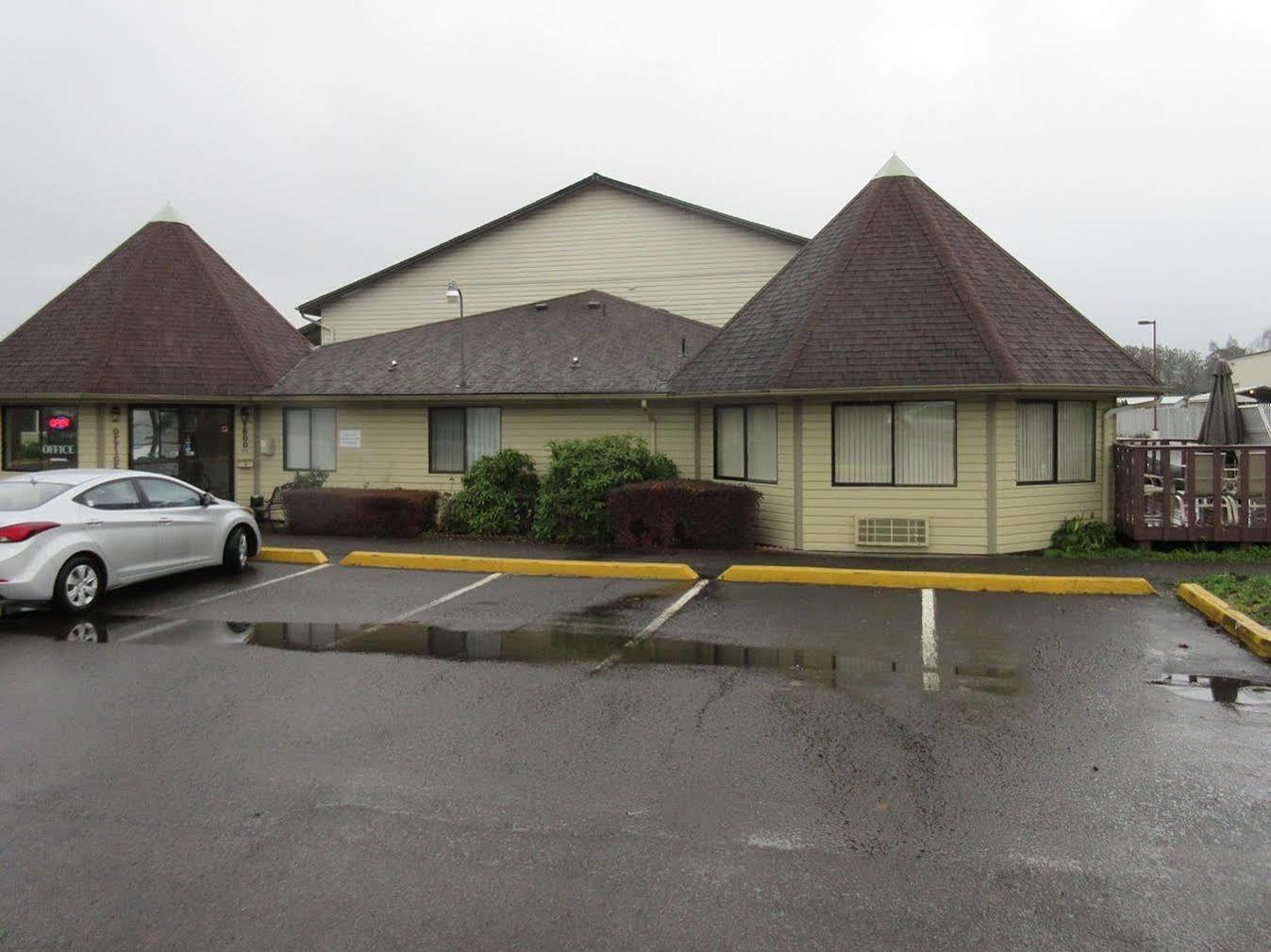 Oyo Woodland Hotel And Suites Exterior foto